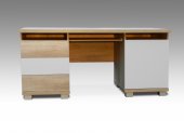 Biurko  z  płyty  laminowanej.